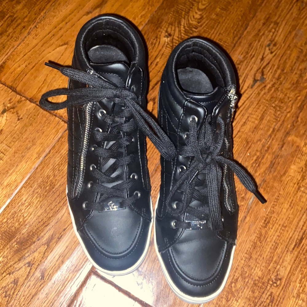 Guess boots